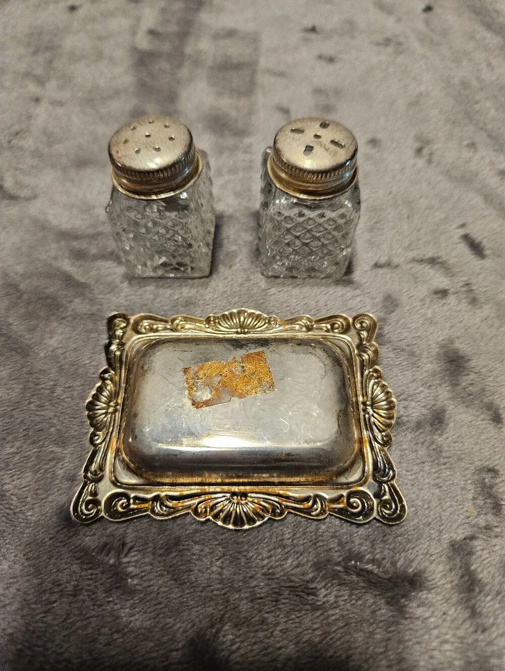 Vintage mini crystal glass salt and pepper shakers with a diamond pattern.